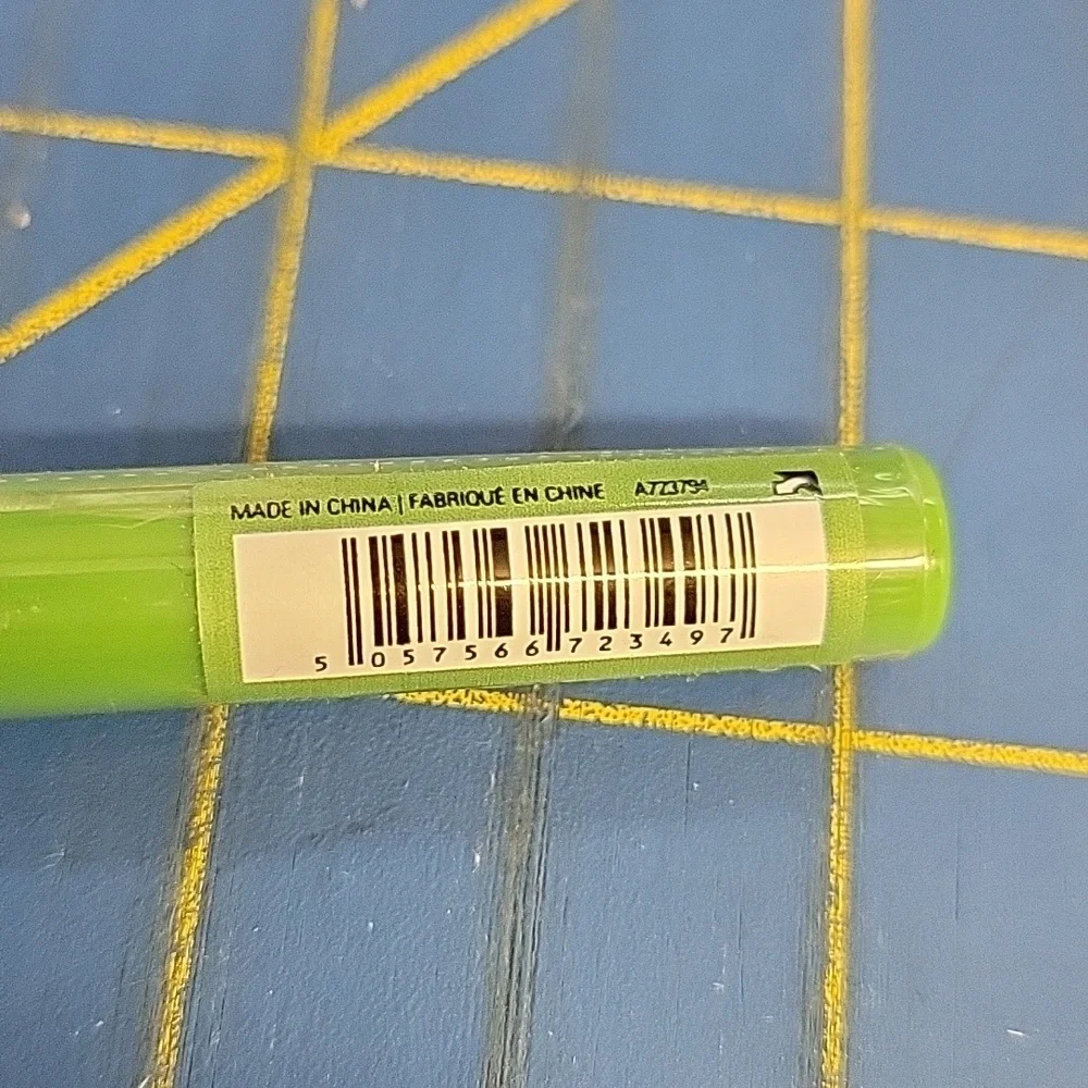 Revolution Streamline Eyelinee Green 1.3g New Sealed Pencil